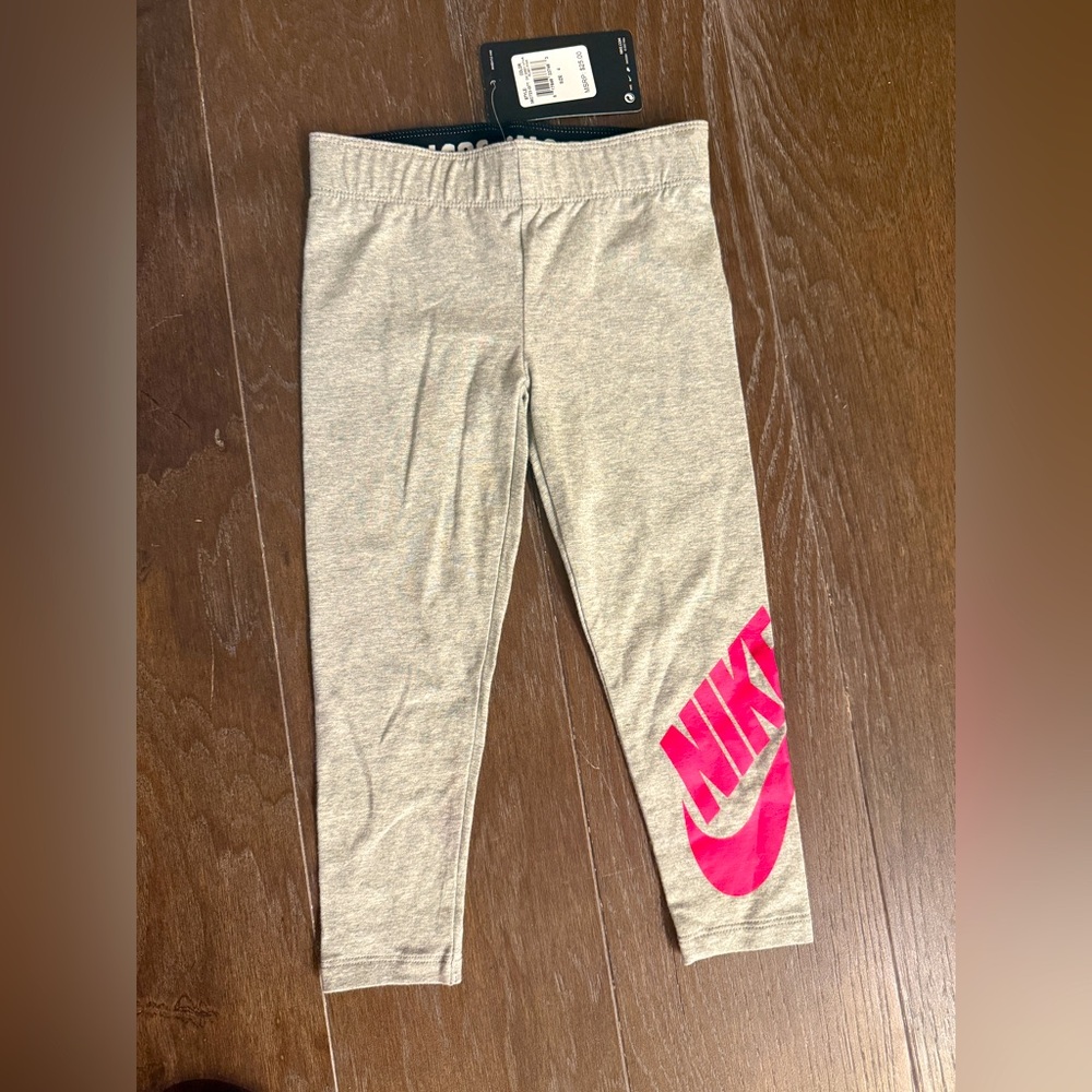 💖NWT Nike leggings size 4 🌸🌸🌸